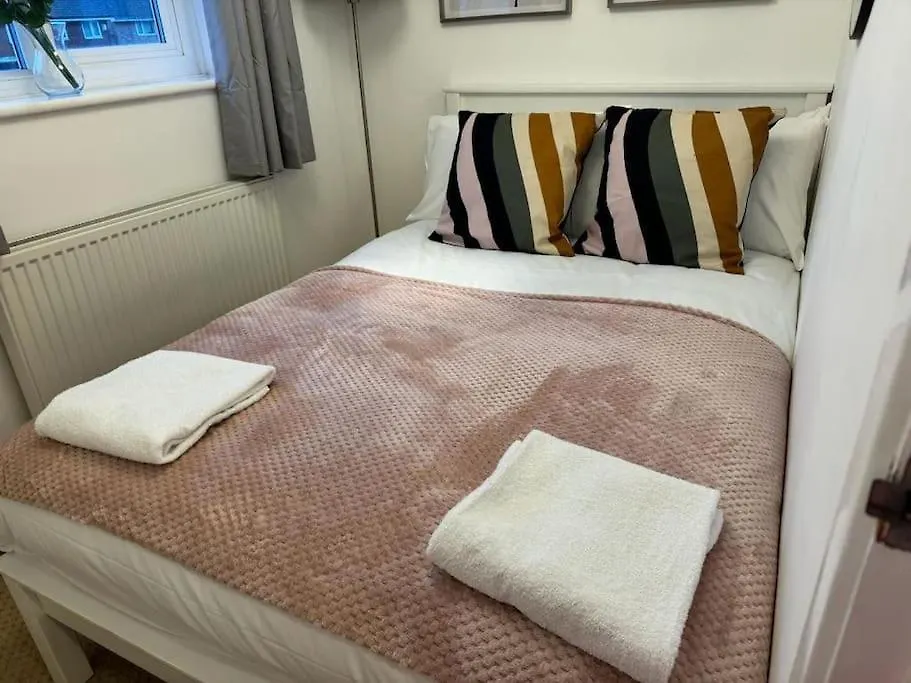 The Cozy Stay, Sleeps 6 , 2 Large Parking Spaces, Private Garden Walking Distance To Cardiff Bay And City Centre Pets Welcome 公寓