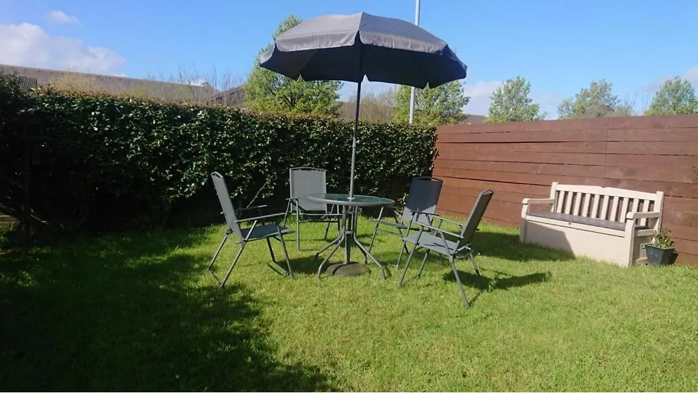 The Cozy Stay, Sleeps 6 , 2 Large Parking Spaces, Private Garden Walking Distance To Cardiff Bay And City Centre Pets Welcome